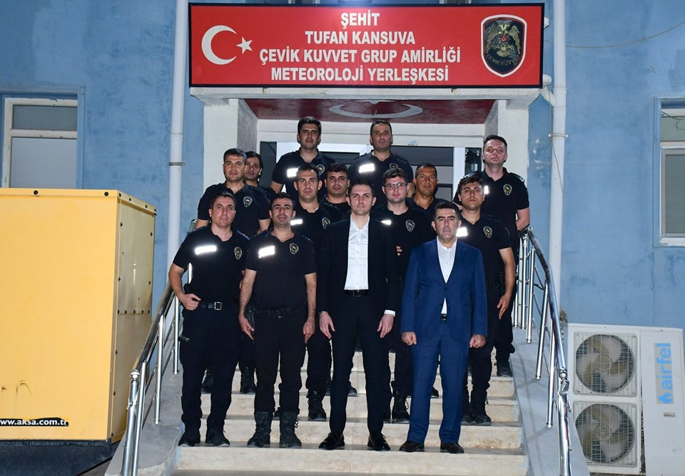 Kaymakamımız Sayın Evren ÇAKIR, İlçe Emniyet Müdürümüz Orhan KOÇ ile birlikte, ilçemiz Şehit Tufan Kansuva Çevik Kuvvet Amirliği'ni ziyarette bulundu.