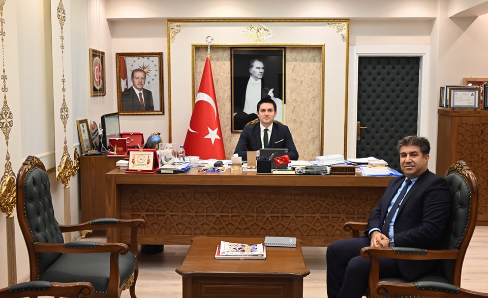 Kaymakamımız Sayın Evren ÇAKIR, Nusaybin Halk Bankası Şube Müdürü Heybet EZEL'i makamında ağırladı.