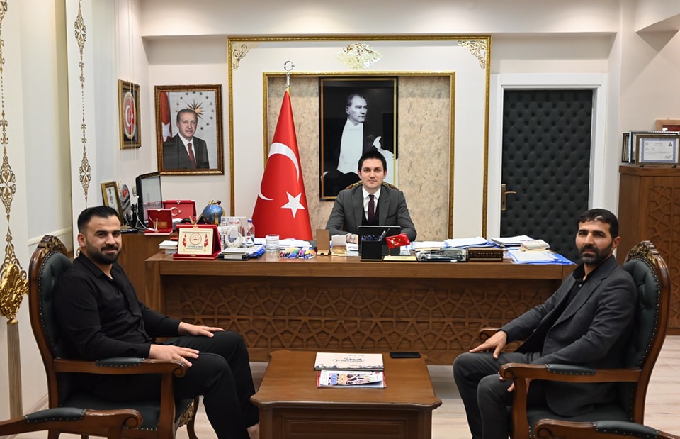 Kaymakamımız Sayın Evren ÇAKIR, Yenişehir Mahalle Muhtarı Murat ACAR'ı iş insanı Remzi ÇELİK'i makamında ağırladı.