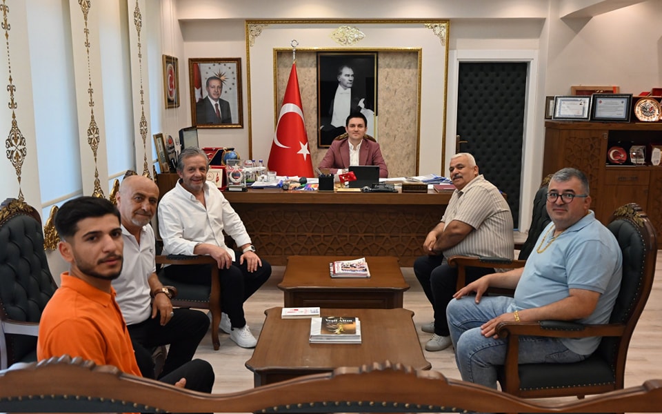 Kaymakamımız Sayın Evren ÇAKIR'ı Türkiye Aşçılar Federasyonu Başkanı Zeki AÇIKÖZ ve beraberindekiler ile birlikte, makamında ziyarette bulundular.