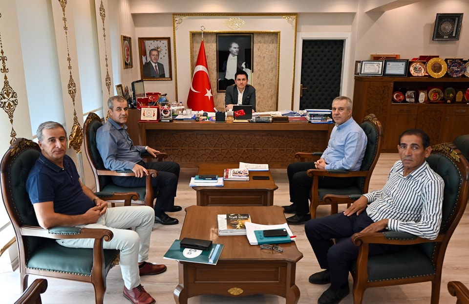 Kaymakamımız Sayın Evren ÇAKIR'ı Devlet Su İşleri (DSİ) 102. Şube Müdürü Alaaddin AKGÜL,  makamında ziyarette bulundular.