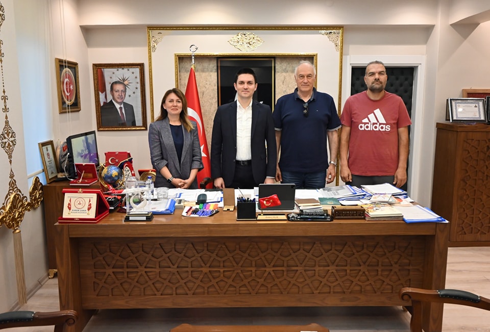 Polat Vakfı Yönetim Kurulu Genel Sekreteri Akın SÜEL, Kaymakamımız Sayın Evren ÇAKIR' ı ziyarette bulundu.