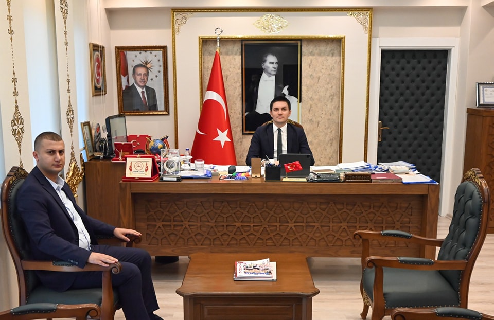 Kaymakamımız Sayın Evren ÇAKIR, Özeller Group Yönetim Kurulu Başkanı Sinan ÖZEL'i makamında ağırladı.